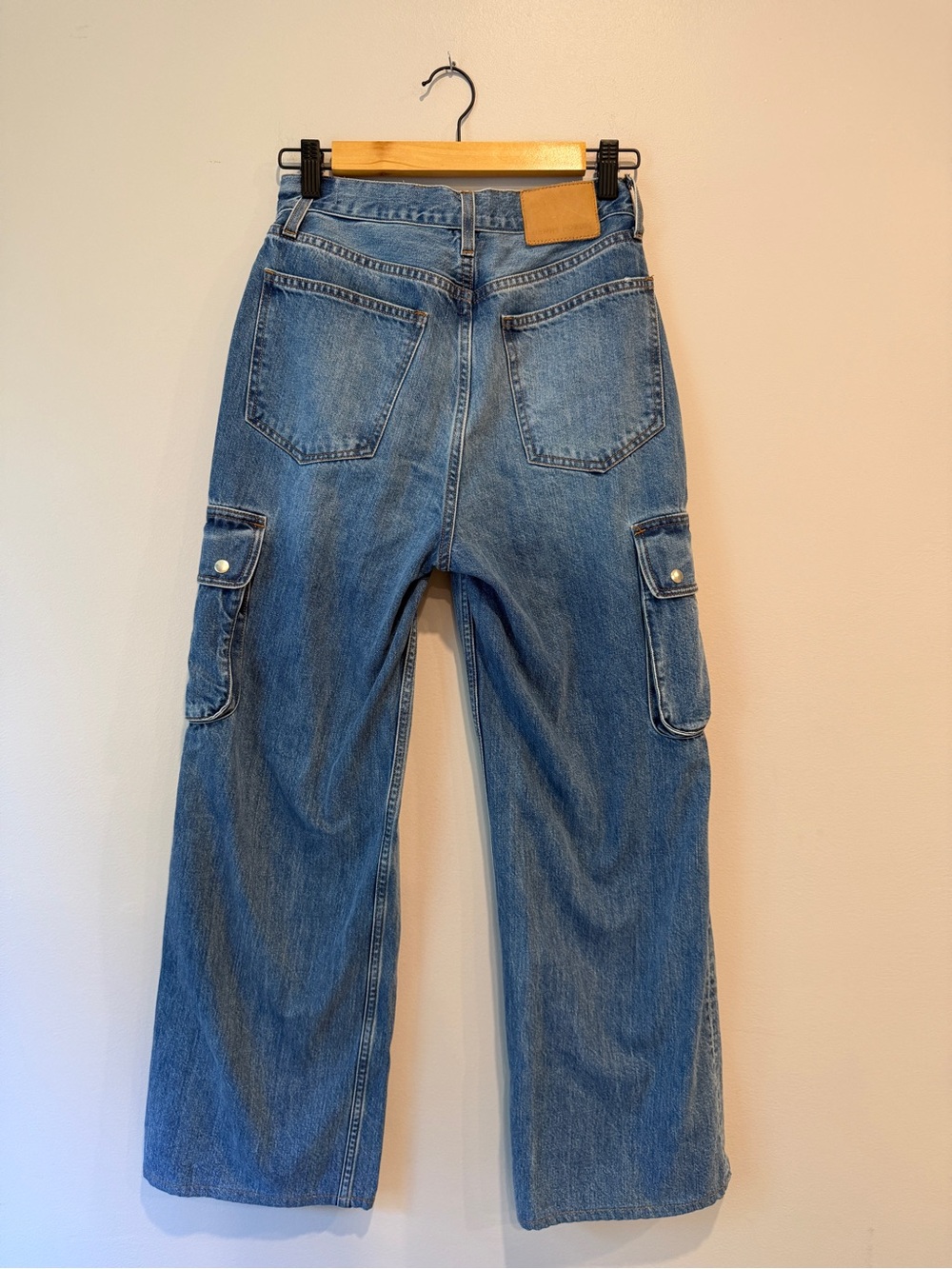 Aritzia Denim Forum The '90s Hi-Rise Loose Cargo Jean Size 27 5 yrs kiss n tell - Picture 4 of 11